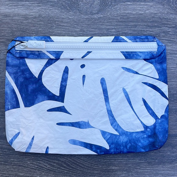Aloha Collection Small Pouch, Monstera, indigo - Picture 2 of 7